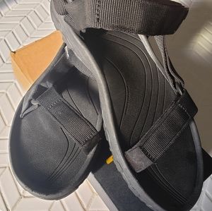 Teva mens 11 all black